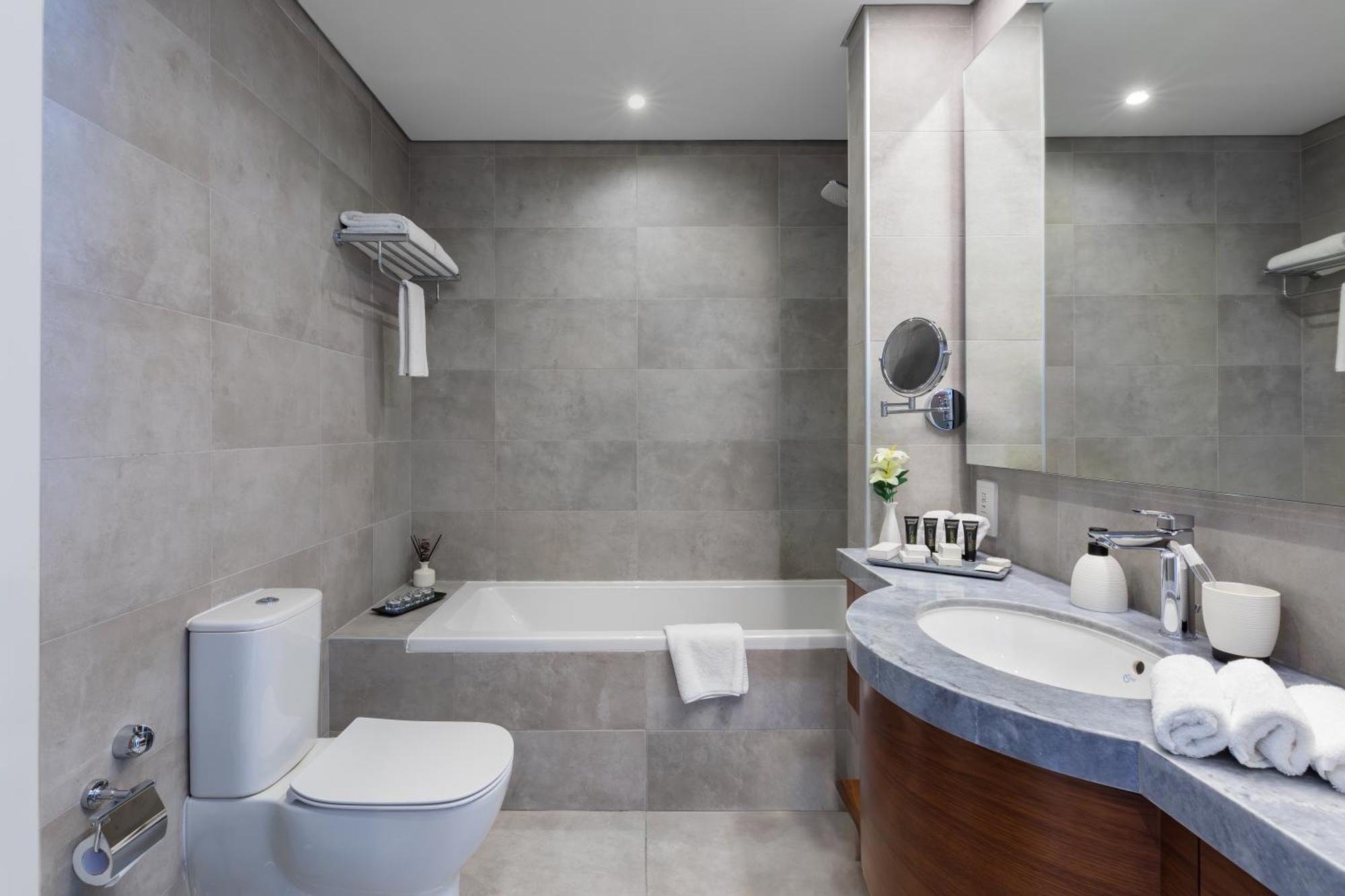 Somerset West Bay Doha Exterior photo Bathroom